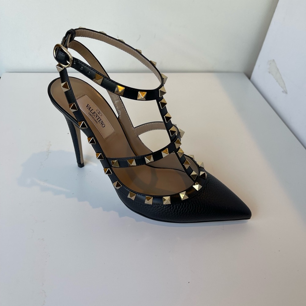 Rockstud Leather Caged Pump